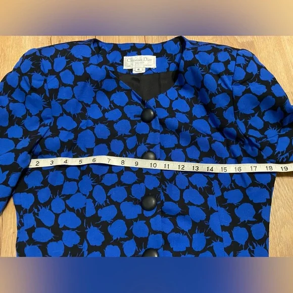 CHRISTIAN DIOR Vintage Jacket: excellent condition.Hidden seams & shoulder pads - Picture 6 of 13
